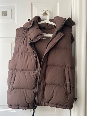 Aritzia/ TNA super puff vest